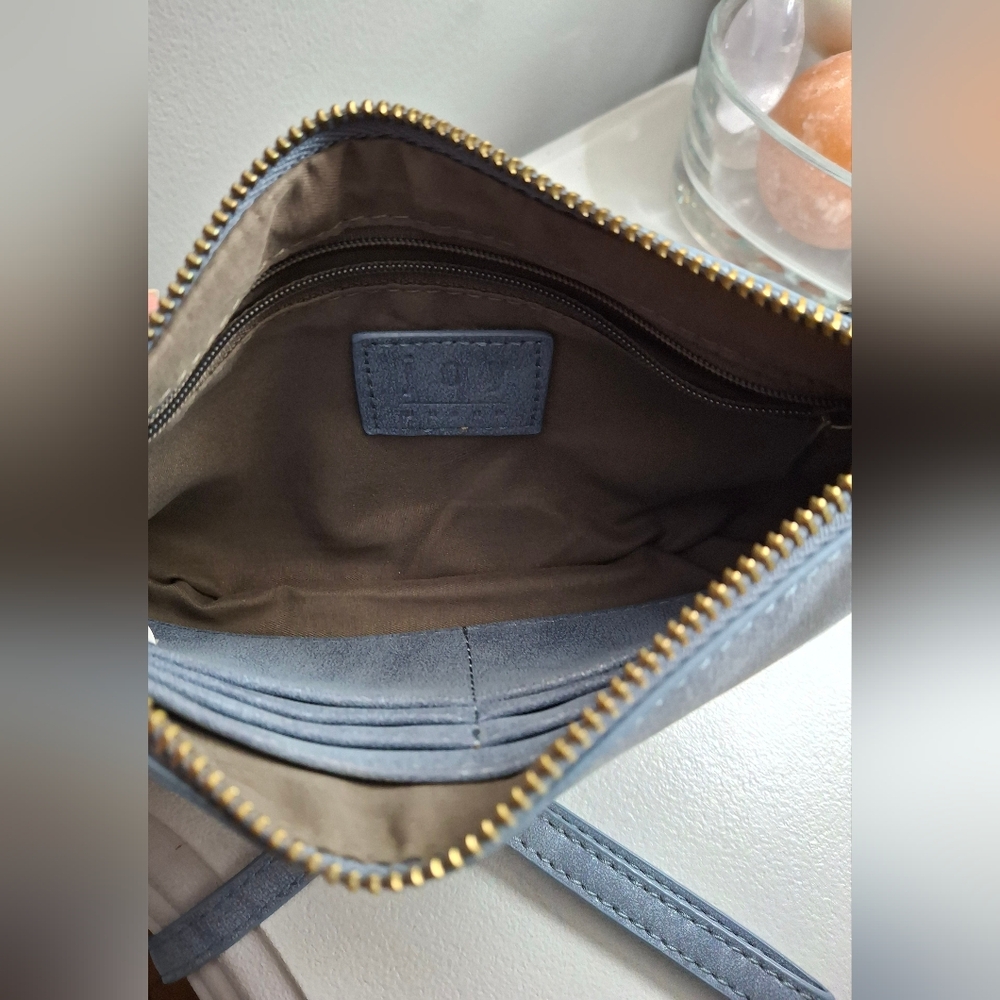 Joy Susan Blue Crossbody With Wristlet NWOT - Picture 3 of 4